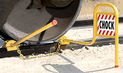 Double Wheel Chock with Flag, Exposed Rail